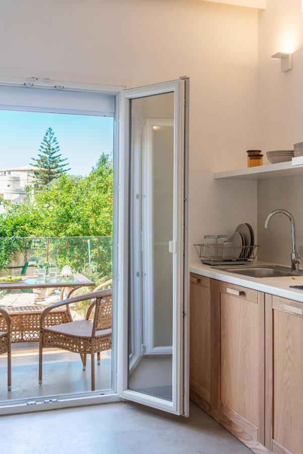 קאבוס Christa Luxury Apartments מראה חיצוני תמונה