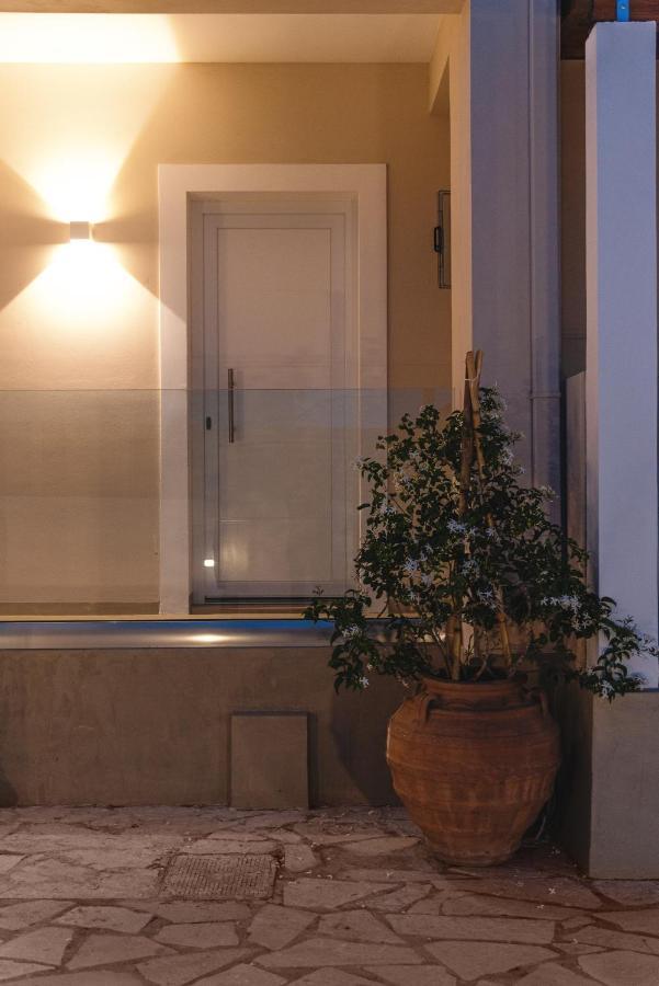 קאבוס Christa Luxury Apartments מראה חיצוני תמונה