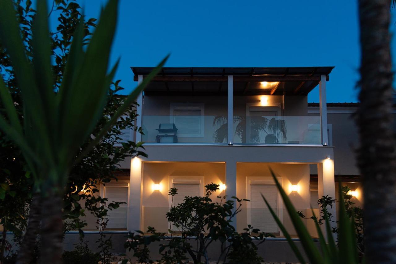 קאבוס Christa Luxury Apartments מראה חיצוני תמונה